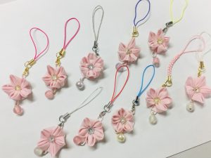 家庭部◇桜のストラップ作り